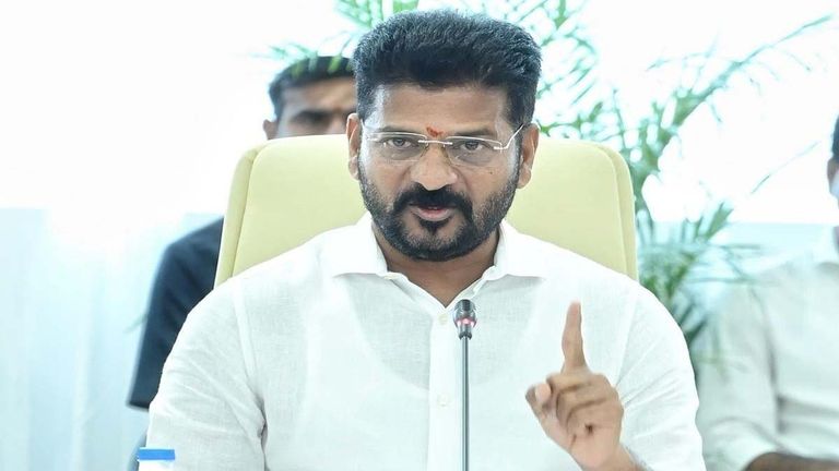 CM Revanth Reddy: విద్యార్థులకు వేడి భోజనం, ప్రతీరోజు ప్రిన్సిపాల్- మెస్ ఇంఛార్జీ రుచి చూశాకే విద్యార్థులకు భోజనం పెట్టాలని ప్రభుత్వం కీలక ఆదేశాలు