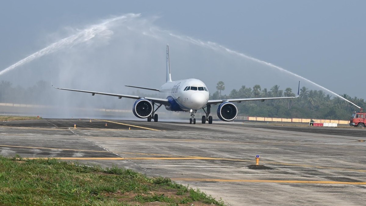 Delhi to Rajahmundry Flight: రాజమండ్రి నుంచి ఢిల్లీకి నేరుగా విమాన సర్వీసులు ప్రారంభం, తొలి నాన్‌స్టాప్ విమానానికి వాటర్ కేనన్స్‌తో సిబ్బంది స్వాగతం