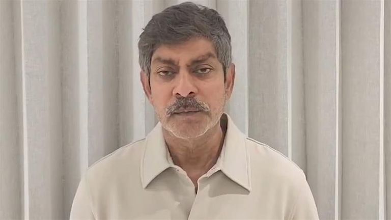 Actor Jagapathi Babu: శ్రీతేజ్‌ను పరామర్శించిన హీరో జగపతిబాబు, షూటింగ్ నుండి రాగానే శ్రీతేజ్‌ని పరామర్శించిన జగపతిబాబు, రేవతి కుటుంబానికి అండగా ఉంటామని భరోసా