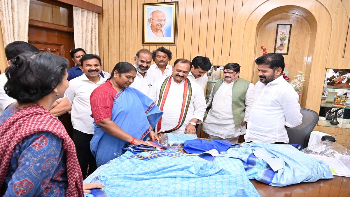 CM Revanth Reddy: 63 లక్షల మంది మహిళలకు చీరల పంపిణీ, సెర్ఫ్ ద్వారా ఉచితంగా పంపిణీ చేపట్టనున్న సీఎం రేవంత్ రెడ్డి ప్రభుత్వం