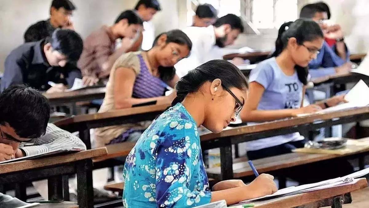 AP Inter Exams: ఏపీలో నేటి నుంచి ఇంటర్‌ మొదటి సంవత్సరం పరీక్షలు.. ఉదయం 9 గంటలకు ఒక్క నిమిషం ఆలస్యంగా వచ్చినా అనుమతి నిరాకరణ.. పూర్తి వివరాలు ఇవిగో..!