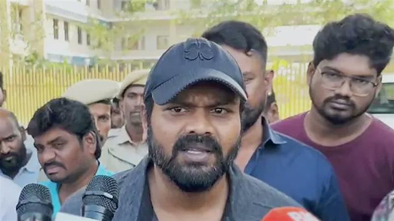 Manchu Manoj: మోహన్‌ బాబు ఫిర్యాదుతో రంగారెడ్డి జిల్లా జేసీని కలిసిన మంచు మనోజ్.. మా అన్న వల్లే మొత్తం వివాదం జరుగుతోందని కామెంట్, వీడియో ఇదిగో