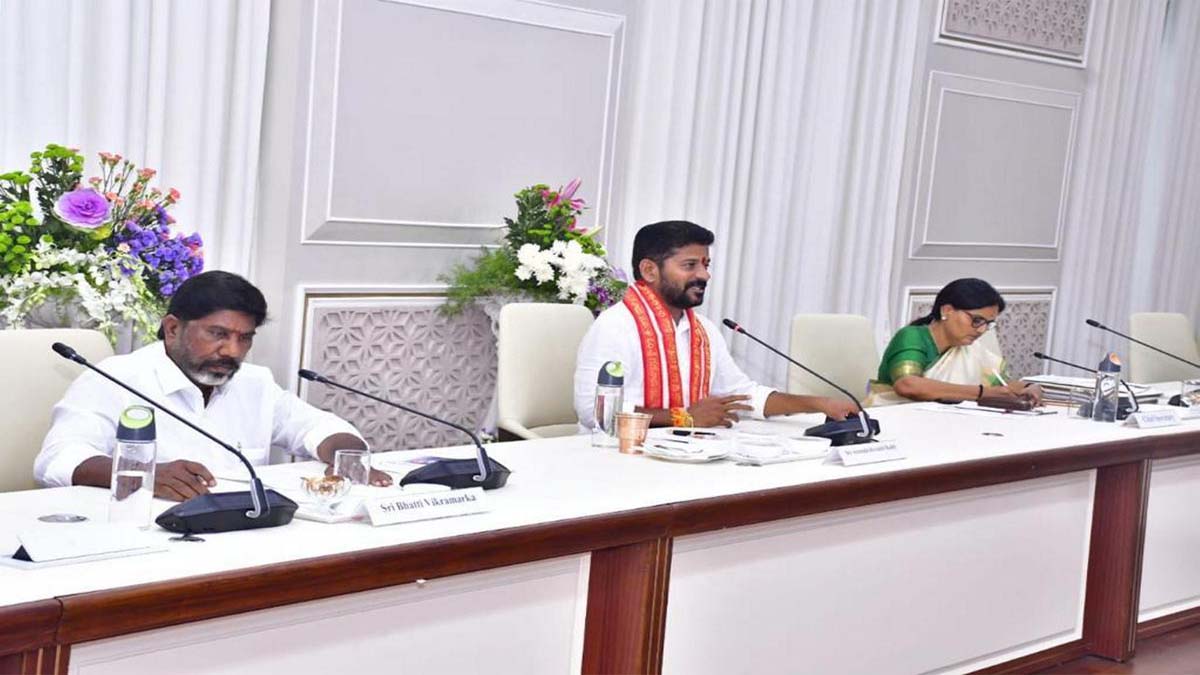 CM Revanth Reddy On Irrigation Department: నీటిపారుదల శాఖ ఉన్నతాధికారులతో సీఎం రేవంత్ రెడ్డి సమావేశం, పోలవరం నిర్మాణం - భద్రాచలం ముంపుపై కీలక ఆదేశాలు