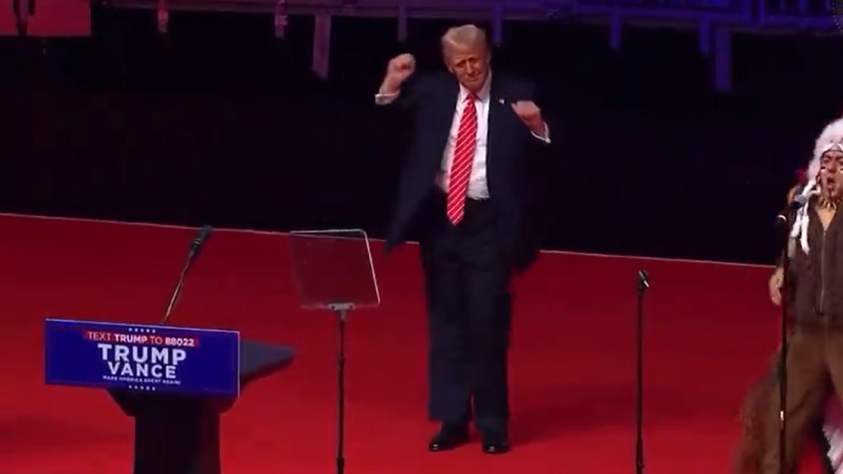 Donald Trump Dance Video: డొనాల్డ్‌ ట్రంప్‌ డ్యాన్స్ వీడియో ఇదిగో, ఐకానిక్‌ స్టెప్పులతో అదరగొట్టిన అమెరికా అధ్యక్షుడు, 78 ఏళ్ల వయసులో అగ్రరాజ్యాధినేతగా మరోసారి బాధ్యతలు