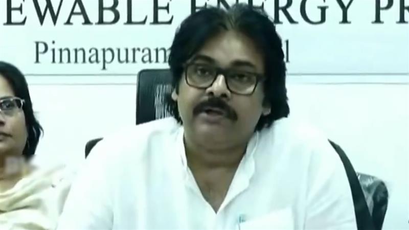 Pawan Kalyan Health Update: వైరల్ జ్వరంతో పాటుగా స్పాండిలైటిస్‌తో బాధపడుతున్న పవన్ కళ్యాణ్, జనసేన కార్యాలయం ఏమన్నదంటే..