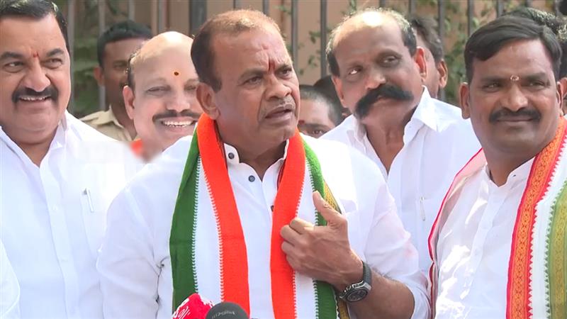 Minister Komatireddy Venkatreddy: కేటీఆర్ ఓ బచ్చా... నా గురించి మాట్లాడే హక్కు కేసీఆర్‌కే లేదన్న మంత్రి కోమటిరెడ్డి వెంకట్‌రెడ్డి