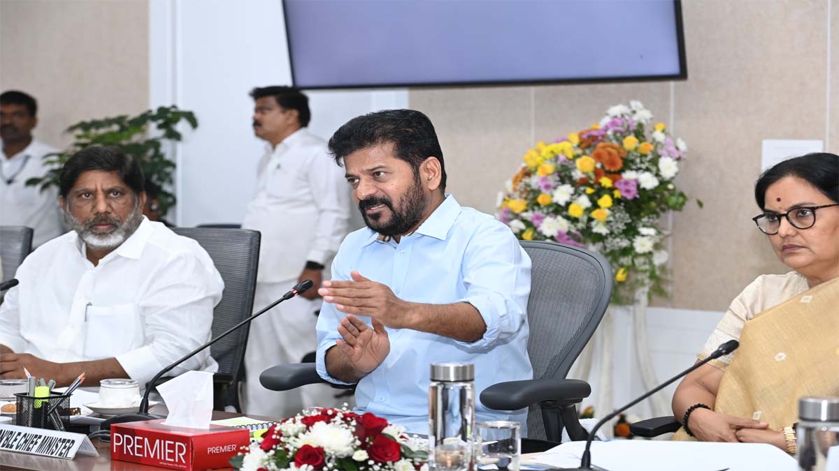 CM Revanth Reddy: ఆకస్మిక తనిఖీలు చేస్తా.... నిర్లక్ష్యం వహిస్తే కఠిన చర్యలే అధికారులకు స్పష్టం చేసిన సీఎం రేవంత్ రెడ్డి, వన్ స్టేట్ - వన్ రేషన్ విధానాన్ని అమలు చేస్తామని వెల్లడి