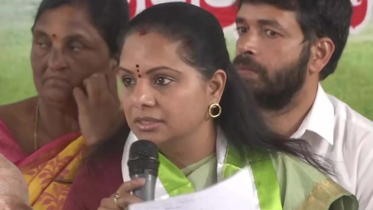 MLC Kavitha: నీళ్ల మీద రేవంత్ రెడ్డి ప్రభుత్వం నీచ రాజకీయం.. ఎమ్మెల్సీ కవిత ఫైర్, తెలంగాణ జాగృతి ఆధ్వర్యంలో రౌండ్ టేబుల్ సమావేశం, మేడిగడ్డ బ్యారేజీ మేరునగధీరుడిలా నిలబడిందని కామెంట్