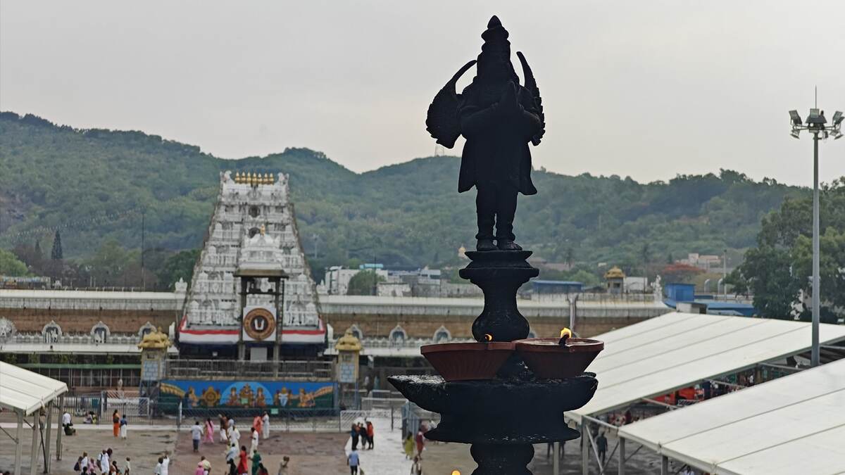 Tirumala: తిరుమల శ్రీవారి దర్శణ టికెట్ల అప్‌డేట్.. రేపు ఉదయం ఆన్‌లైన్‌లో టోకెన్ల రిలీజ్, పూర్తి వివరాలివే