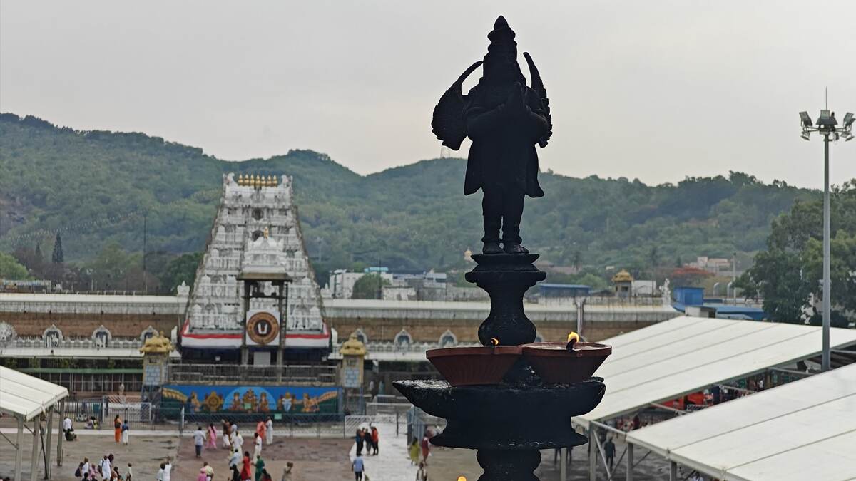 Tirumala: తిరుమల శ్రీవారి దర్శన టికెట్ల అప్‌డేట్.. రేపు ఉదయం ఆన్‌లైన్‌లో టోకెన్ల రిలీజ్, పూర్తి వివరాలివే