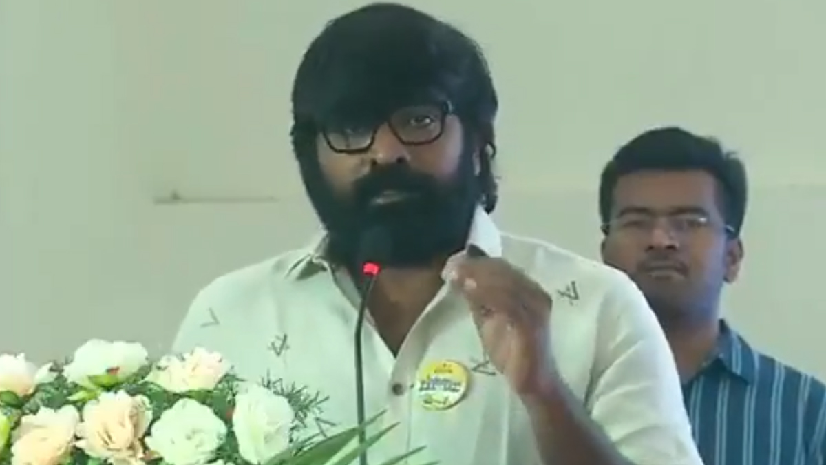 Vijay Sethupathi: పాన్‌ కార్డు సమాచారాన్ని తమిళంలోనూ అందించండి.. కేంద్రానికి నటుడు విజయ్ సేతుపతి విజ్ఞప్తి, ప్రజలకు అర్ధమయ్యే భాషలో ఉండాలని కోరిన విజయ్