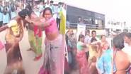 Women Fight In Bus: ఫ్రీ బస్సు కష్టాలు ఇంకా తీరలేదు.. సీటు కోసం పొట్టుపొట్టు కొట్టుకున్న మహిళలు..షాకింగ్ వీడియో ఇదిగో