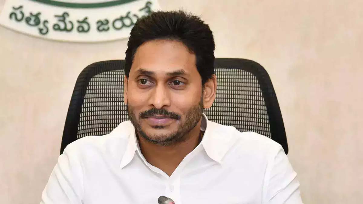 Police Case On YS Jagan: మాజీ సీఎం వైఎస్ జగన్‌ పై కేసు నమోదు... గుంటూరు పర్యటనలో భారీగా ట్రాఫిక్ జాం, రైతులు ఇబ్బందులు పడ్డారని పోలీస్ కేసు నమోదు