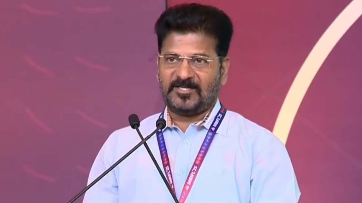 CM Revanth Reddy: హర్యానాలో కేజ్రీవాల్‌ కాంగ్రెస్‌ను ఓడిస్తే.. మేము కేజ్రీవాల్‌ను ఢిల్లీలో ఓడించామన్న సీఎం రేవంత్ రెడ్డి.. కేరళ మాతృభూమి ఇంటర్నేషనల్‌ ఫెస్టివల్‌కు హాజరు