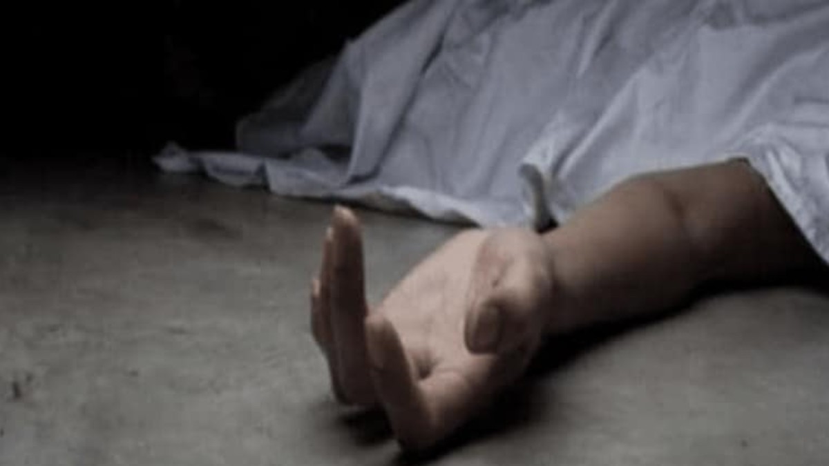 Sudden Death Caught on Camera: వీడియో ఇదిగో.. బైక్ మీద వెళుతూ కుప్పకూలి పడిపోయిన వాహనదారుడు, అకస్మాత్తుగా వచ్చిన గుండెపోటుతో మృతి..