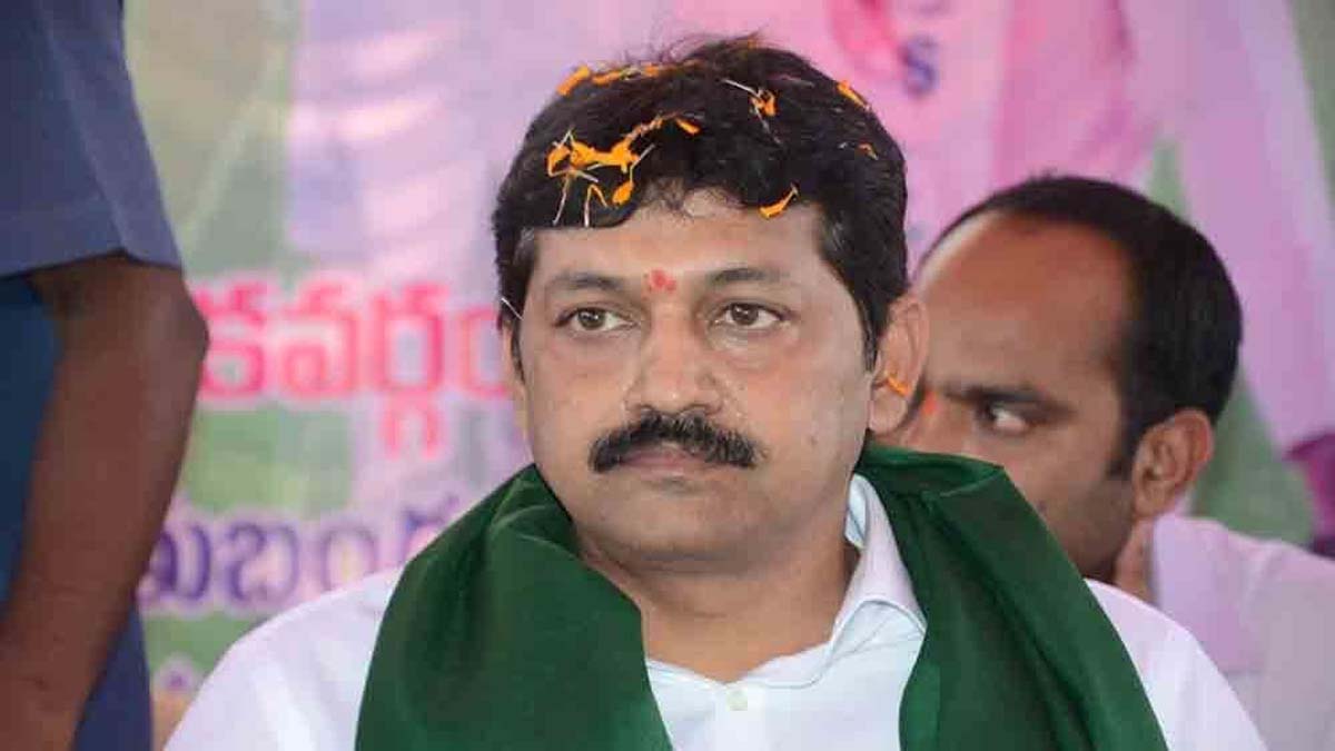 Hyderabad Cockfight: హైదరాబాద్‌లో కోడి పందాలు.. బీఆర్ఎస్ ఎమ్మెల్సీ పోచంపల్లి శ్రీనివాస్ రెడ్డికి పోలీసుల నోటీసులు, వివరణ ఇవ్వాలని నోటీసుల్లో వెల్లడి