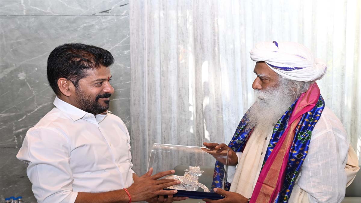 Jaggi Vasudev Meets CM Revanth Reddy: సీఎం రేవంత్ రెడ్డితో సద్గురు జగ్గీ వాసుదేవ్ భేటీ..ఈశా పౌండేషన్ ఆధ్యాత్మిక కార్యక్రమాలపై చర్చ