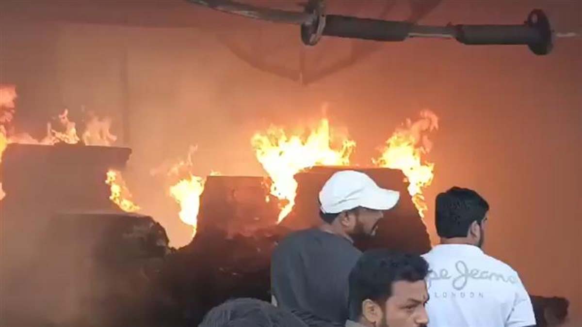 Fire Accident At Uppal Bhagayat: ఉప్పల్ భగాయత్ సమీపంలో అగ్నిప్రమాదం.. షార్ట్ సర్క్యూట్‌తో మూర్ఫీ కంఫర్ట్ ప్రైవేట్ లిమిటెడ్‌లో అగ్నిప్రమాదం.. వీడియో