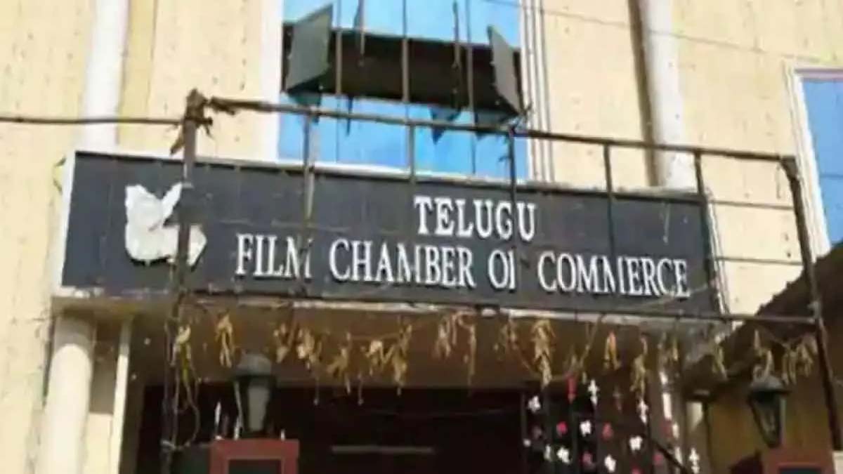 Telugu Film Chamber: తెలుగు ఫిల్మ్ ఛాంబర్ కీలక నిర్ణయం.. ప్రభుత్వ అవార్డులతో పాటు ఫిల్మ్ ఛాంబర్ అవార్డులు, బాధ్యత పరుచూరికి అప్పగించిన సినీ పెద్దలు