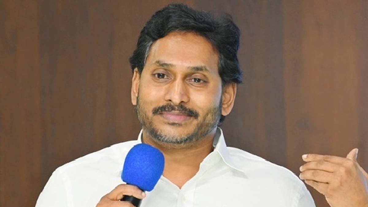 YS Jagan Slams Chandrababu: చంద్రబాబు కాదు చంద్రముఖి.. ఏపీ సీఎంపై జగన్‌ తీవ్ర ఆగ్రహం, బాబు ష్యూరిటీ.. మోసానికి గ్యారంటీ?,వాలంటీర్లనే కాదు ఉద్యోగులకు హ్యాండ్‌ ఇచ్చిన బాబు