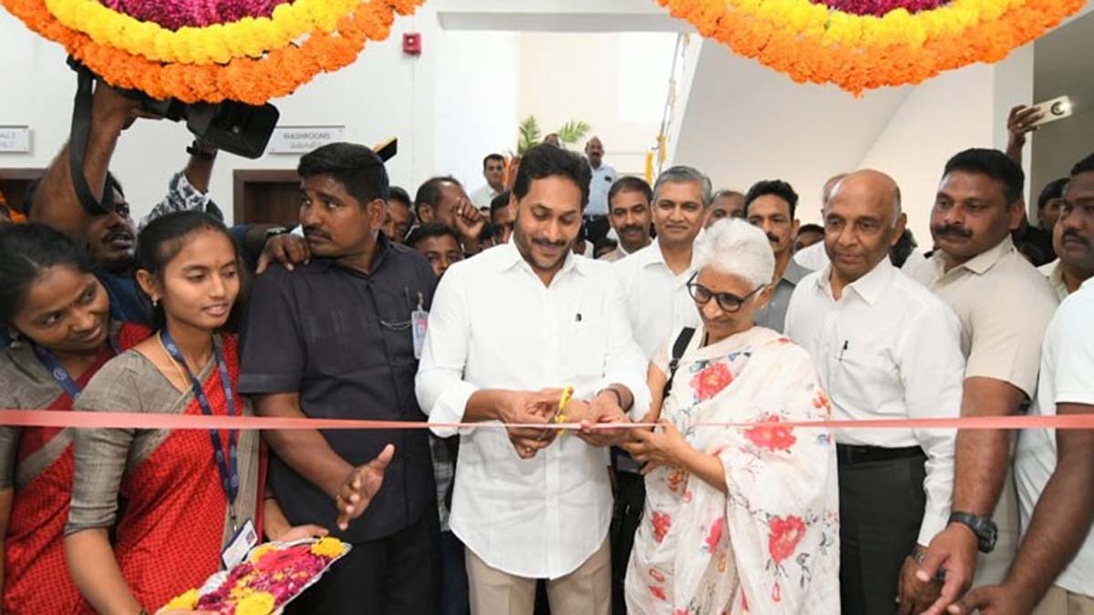 Rajareddy Eye Center: పులివెందులలో రాజారెడ్డి ఐ సెంటర్.. ప్రారంభించిన మాజీ సీఎం జగన్, కంటి పరీక్షలు చేయించుకున్న జగన్