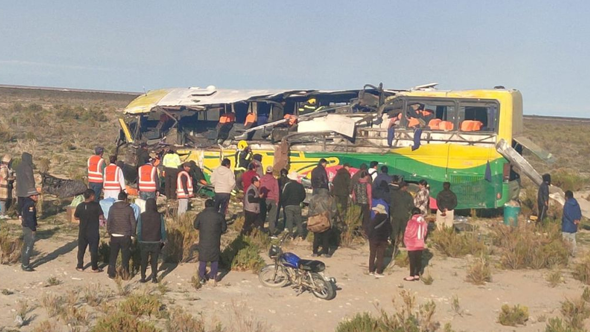 Bus Accident In Bolivia: రెండు బస్సులు ఢీ.. 37 మంది దుర్మరణం.. మరో 39 మందికి గాయాలు.. బొలీవియాలో ఘోర ప్రమాదం