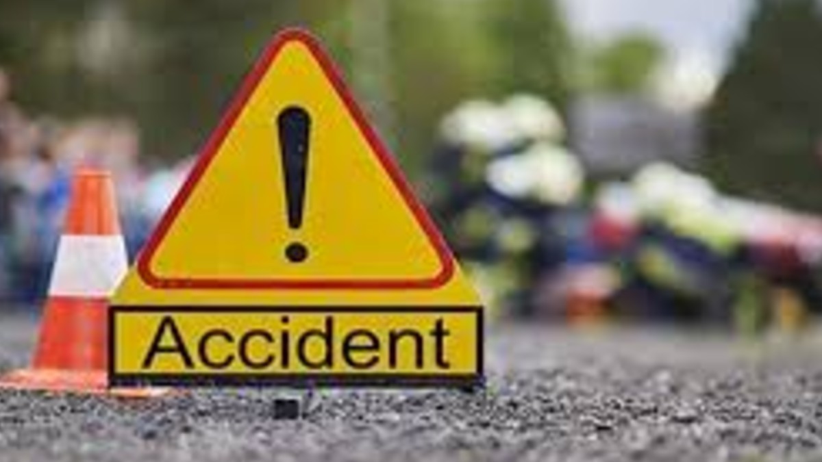 Road Accident in Nagarkurnool: నాగర్‌కర్నూల్ జిల్లాలో ఘోర రోడ్డు ప్రమాదం, కారును ఢీకొట్టిన టిప్పర్..ఇద్దరు ప్రయాణికులకు తీవ్ర గాయాలు, వీడియో ఇదిగో..
