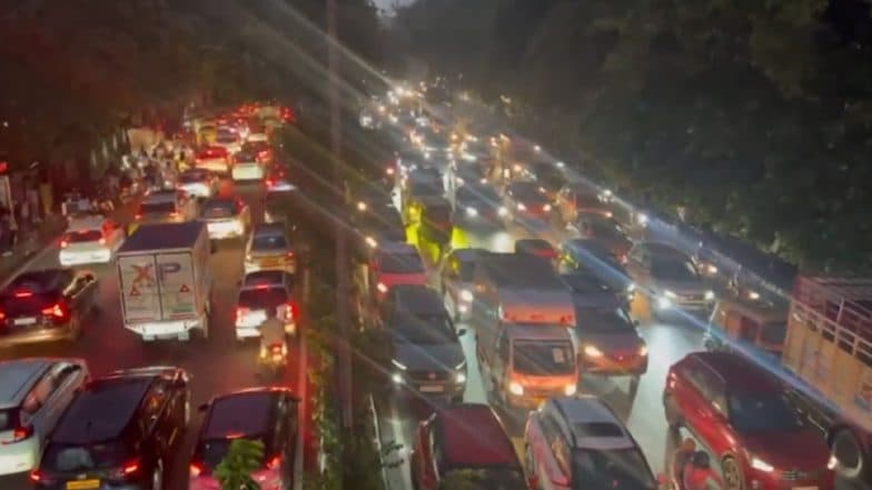 Delhi Traffic Jam: ఢిల్లీని ముంచెత్తిన వాన,  ITO నుండి కాశ్మీర్ గేట్ వరకు భారీగా ట్రాఫిక్ జామ్.. తీవ్ర ఇబ్బందులు పడుతున్న ప్రయాణికులు, వీడియోలు ఇవిగో..