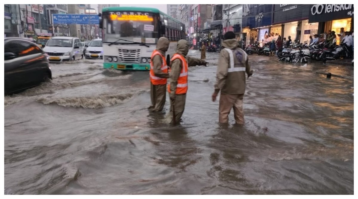 Rain Alert: మరో మూడు రోజుల పాటు హైదరాబాద్‌లో భారీ వర్షాలు, ఇంటి దగ్గర నుండే పని చేయండి, నగర ఉద్యోగులకు పోలీసులు ఆదేశాలు, తెలంగాణకు రెడ్, ఆరెంజ్ అలర్ట్‌