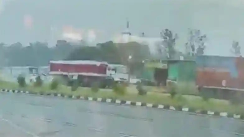 Accident Caught on Camera: ఘోర రోడ్డు ప్రమాదం వీడియో ఇదిగో, అతి వేగంగా వెళుతూ ట్రక్కును ఢీకొట్టిన కారు, డ్రైవర్ నిద్రమత్తే కారణమని చెబుతున్న నివేదికలు