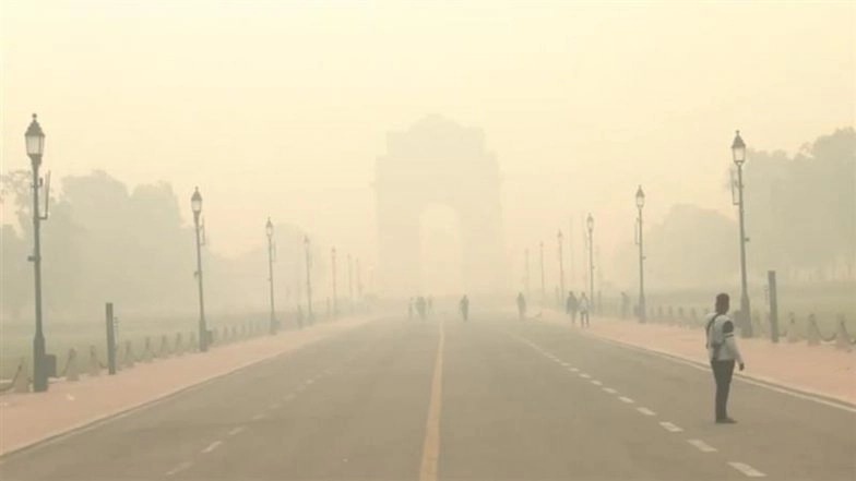 Delhi Air Pollution: దేశ రాజధాని ఢిల్లీలో రెడ్ జోన్‌ను తాకిన వాయు కాలుష్యం, పట్టపగలు కూడా ఇళ్లలోంచి బయటకు రావొద్దని అధికారులు హెచ్చరిక, వీడియోలు ఇవిగో..