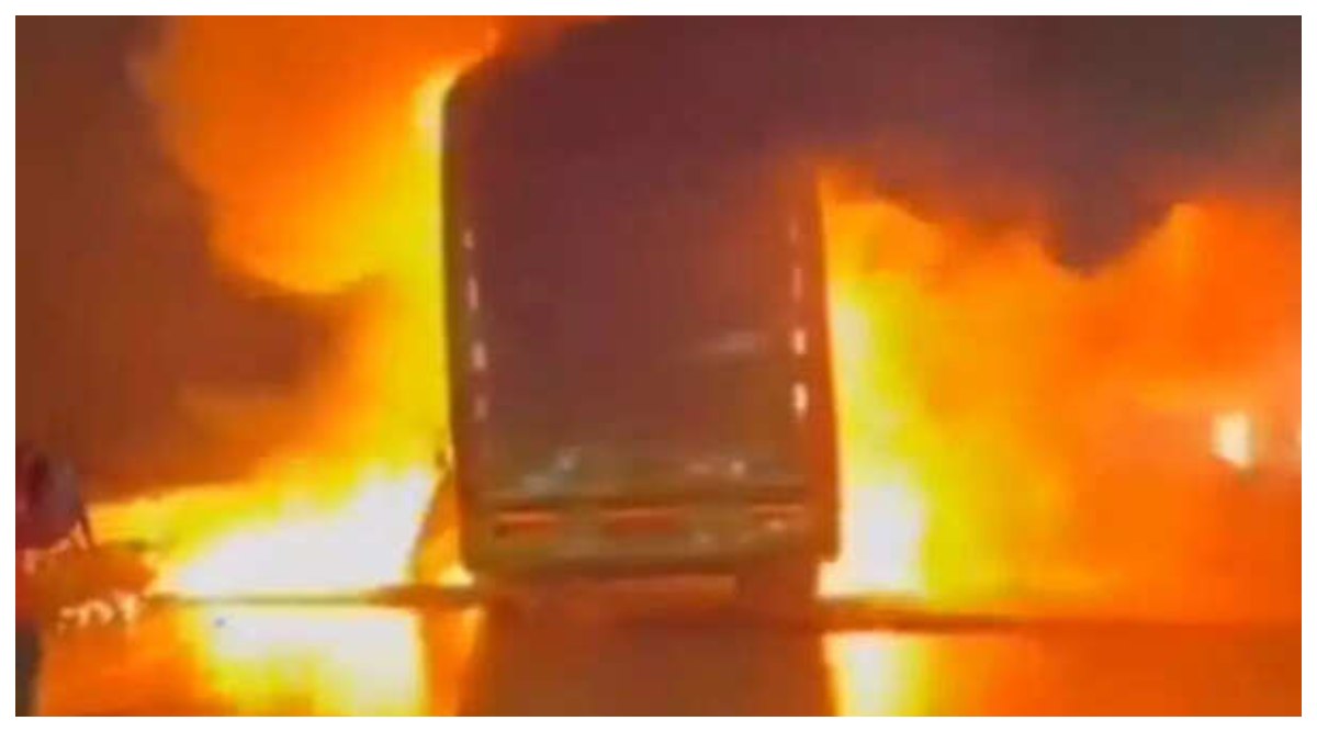 Kurnool Bus Fire Accident: నిద్రలోనే తిరిగిరాని లోకాలకు.. కర్నూల్ బస్సు అగ్ని ప్రమాదంలో ఎన్నో విషాద కథలు, ఒకే కుటుంబంలో నలుగురు మృతి, 20 మంది సజీవదహనం, మరో 21 మందికి గాయాలు