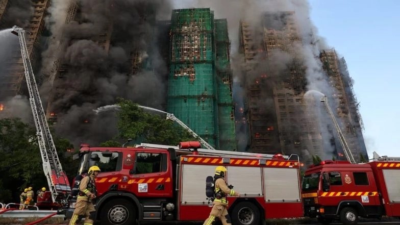 Hong Kong Tai Po Apartment Fire: హాంకాంగ్‌లో ఘోర అగ్నిప్రమాదంపై సంచలన విషయాలే, 55 మందికి పైగా మృతి, కిటికీల వద్దే సిగరెట్‌ పీకల వల్లే మంటలు ఎగసాయా..