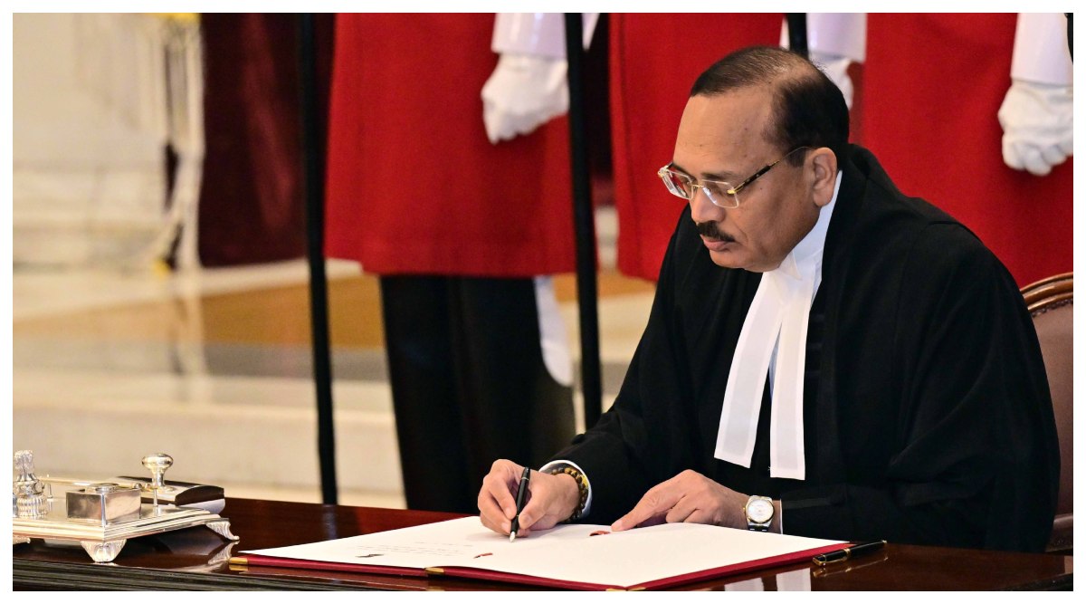 Justice Surya Kant: భారతదేశ 53వ ప్రధాన న్యాయమూర్తిగా జస్టిస్ సూర్యకాంత్ ప్రమాణ స్వీకారం, జస్టిస్ బి. ఆర్. గవాయ్ స్థానంలో నియామకం, 15 నెలలు పాటు పదవిలో కొనసాగనున్న కాంత్