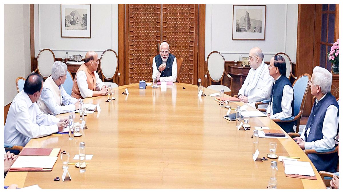 Cabinet Decisions: కేంద్ర కేబినెట్ కీలక నిర్ణయాలు ఇవే.. రూ.4.5 లక్షల కోట్ల పథకాలకు గ్రీన్ సిగ్నల్.. రైతులు, యువతకు కేంద్రం వరాలు..