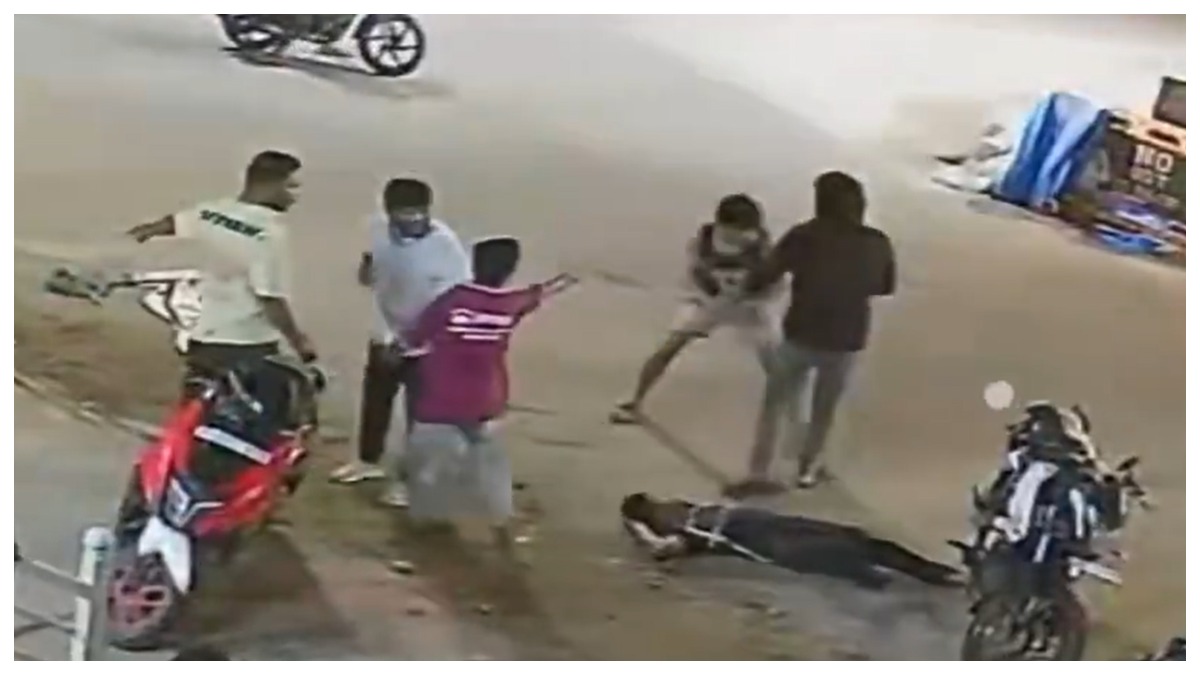Hyderabad Shocker: షాకింగ్ వీడియో ఇదిగో.. ఐడీ ప్రూఫ్ అడిగిన హోటల్ సిబ్బందిపై కర్రలతో దాడి.. హైదరాబాద్ హోటల్‌లో రౌడీల వీరంగం