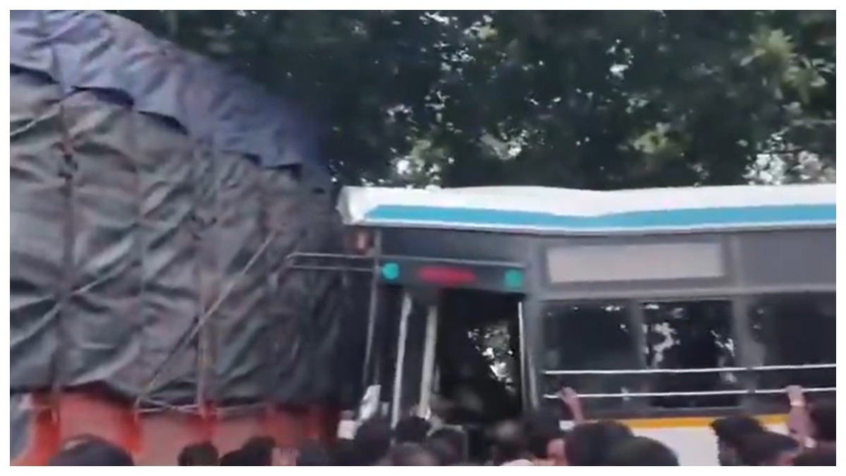 Telangana Road Accident: వీడియో ఇదిగో.. కొండగట్టు సమీపంలో ఘోర రోడ్డు ప్రమాదం.. ఒకదానికొకటి ఢీకొన్న ఆర్టీసీ బస్సు - లారీ.. 20 మందికి గాయాలు