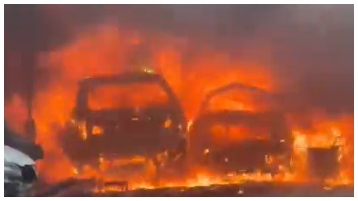 Narasaraopet Fire: నరసరావుపేటలో భారీ అగ్నిప్రమాదం.. మంటల్లో కాలిపోయిన మూడు కార్లు.. రూ.50 లక్షల ఆస్తి నష్టం..వీడియో ఇదిగో..