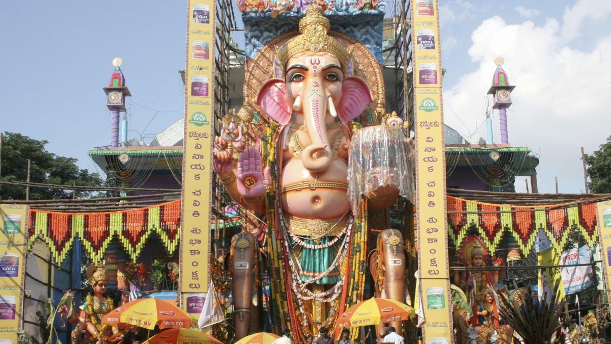 Khairatabad Ganesh Darshan: ఖైరతాబాద్ గణేశుడి దర్శనంపై కీలక ప్రకటన.. 23 అర్ధరాత్రి తర్వాత దర్శనం బంద్.. నిమజ్జనం ఎప్పుడంటే..