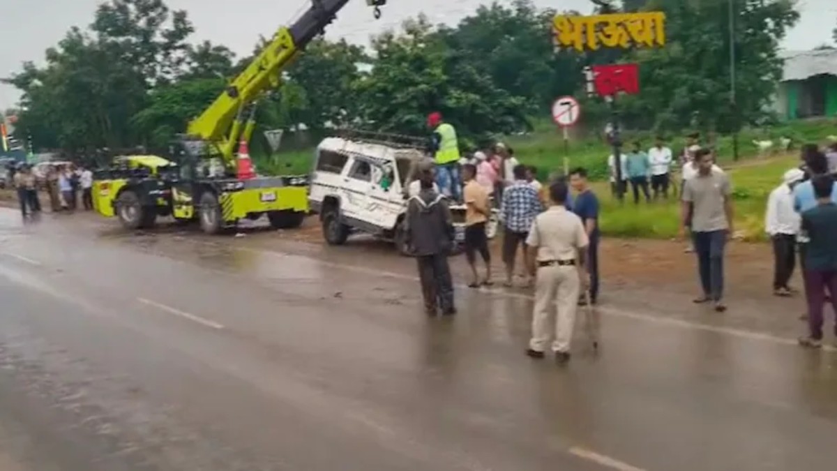 Maharashtra Accident: మహారాష్ట్రలో ఘోర రోడ్డు ప్రమాదం.. ట్రక్, పికప్ వ్యాన్ ఢీకొని ముగ్గురు చిన్నారులు సహా 8 మంది మృతి