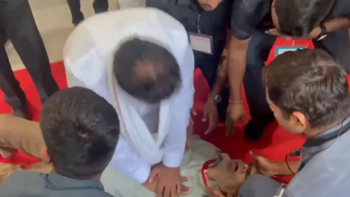 Telangana Assembly Tragedy: అసెంబ్లీలో ఒక్కసారిగా కుప్పకూలిన అధికారి.. వెంటనే CPR చేసిన మంత్రి వాకిటి శ్రీహరి.. మార్గం మధ్యలో కన్నుమూత.. వీడియో ఇదిగో..