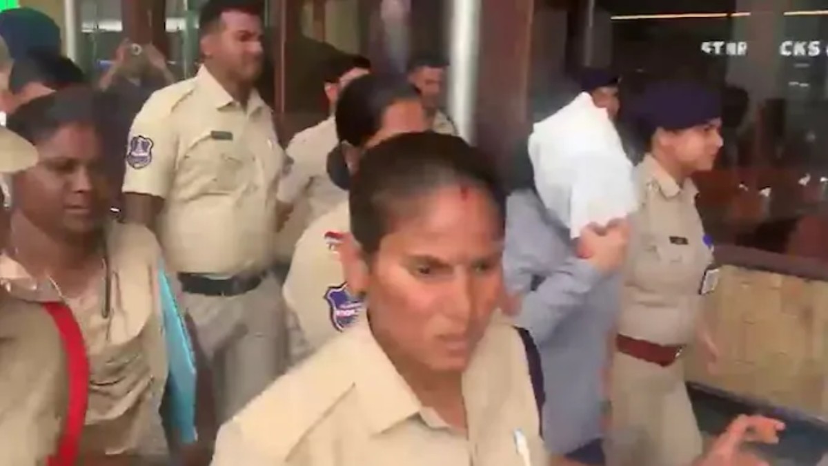 London Jobs Fraud Case: యూకే వీసాల పేరుతో మోసం.. శంషాబాద్ ఎయిర్‌పోర్ట్‌లో ప్రముఖ యూట్యూబర్ నందన అరెస్ట్..