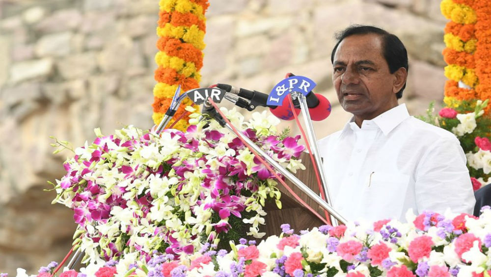 Telangana: గోల్కోండ కోటపై ఎగిరిన జాతీయ జెండా. తెలంగాణలో 60 రోజుల ప్రత్యేక కార్యాచరణను ప్రవేశపెట్టిన తెలంగాణ సీఎం కేసీఆర్.