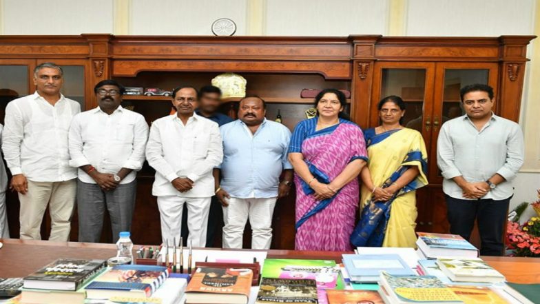 KCR Full-fledged Cabinet: పూర్తిస్థాయిలో మంత్రివర్గ విస్తరణ చేసిన సీఎం కేసీఆర్. హరీశ్ రావుకు కీలక శాఖ, కేటీఆర్ కు గతంలో నిర్వహించిన శాఖలే. కొన్ని కీలక శాఖలను తన వద్దే ఉంచుకున్న సీఎం. KCR Full-fledged Cabinet: పూర్తిస్థాయిలో మంత్రివర్గ విస్తరణ చేసిన సీఎం కేసీఆర్. హరీశ్ రావుకు కీలక శాఖ, కేటీఆర్ కు గతంలో నిర్వహించిన శాఖలే. కొన్ని కీలక శాఖలను తన వద్దే ఉంచుకున్న సీఎం.