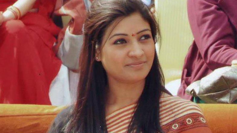 Alka Lamba: రెబెల్ ఎమ్మెల్యే అల్కా లంబాపై అనర్హత వేటు, పార్టీ ఫిరాయింపుల చట్టం కింద ఎమ్మెల్యేగా అనర్హురాలిగా ప్రకటించిన ఢిల్లీ స్పీకర్ Alka Lamba: రెబెల్ ఎమ్మెల్యే అల్కా లంబాపై అనర్హత వేటు, పార్టీ ఫిరాయింపుల చట్టం కింద ఎమ్మెల్యేగా అనర్హురాలిగా ప్రకటించిన ఢిల్లీ స్పీకర్