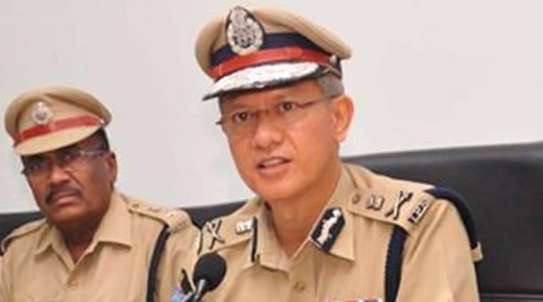 AP Police: నెల్లూరు పోలీసులకు డీజీపీ సవాంగ్ అభినందనలు, అర్థరాత్రి కారు పంక్షర్ కావడంతో SOS కు కాల్ చేసిన మహిళ, సమస్యను పరిష్కరించిన మర్రిపాడు పోలీసులు