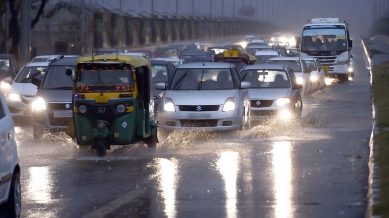 Heavy Rainfall Alert: దక్షిణ భారత దేశానికి భారీ వర్ష సూచన, కేరళ మరియు కర్ణాటక రాష్ట్రాలలో ప్రమాదకర స్థాయిలో ఉప్పొంగి ప్రవహిస్తున్న నదులు, ఆంధ్రప్రదేశ్ కోస్తా తీరానికి వర్షం ముప్పు, హైదరాబాద్ నగరంలోనూ భారీ వర్షాలు పడే అవకాశం Heavy Rainfall Alert: దక్షిణ భారత దేశానికి భారీ వర్ష సూచన, కేరళ మరియు కర్ణాటక రాష్ట్రాలలో ప్రమాదకర స్థాయిలో ఉప్పొంగి ప్రవహిస్తున్న నదులు, ఆంధ్రప్రదేశ్ కోస్తా తీరానికి వర్షం ముప్పు, హైదరాబాద్ నగరంలోనూ భారీ వర్షాలు పడే అవకాశం