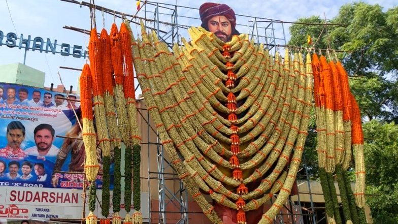 Sye Raa Mania: ఔరా అనిపిస్తున్న సైరా కటౌట్లు, 'ట్వింకిల్ ట్వింకిల్ లిటిల్ స్టార్.. చిరంజీవి మెగాస్టార్' అంటూ మెగా అభిమానాన్ని చాటుకుంటున్న ఫ్యాన్స్, పాజిటివ్ టాక్తో దూసుకుపోతున్న 'నరసింహా రెడ్డి' Sye Raa Mania: ఔరా అనిపిస్తున్న సైరా కటౌట్లు, 'ట్వింకిల్ ట్వింకిల్ లిటిల్ స్టార్.. చిరంజీవి మెగాస్టార్' అంటూ మెగా అభిమానాన్ని చాటుకుంటున్న ఫ్యాన్స్, పాజిటివ్ టాక్తో దూసుకుపోతున్న 'నరసింహా రెడ్డి'
