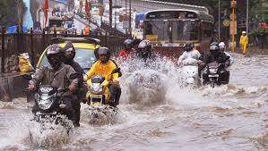 Heavy Rain Alert for Telangana: రూపుమార్చుకున్న అల్పపీడనం, తెలంగాణలో రెండు రోజుల పాటు భారీ వర్షాలు, ఏపీలో నర్సాపూర్‌, విశాఖపట్నం మధ్య రాత్రికి తీరం దాటే అవకాశం, హెచ్చరించిన హైదరాబాద్ వాతావరణ శాఖ