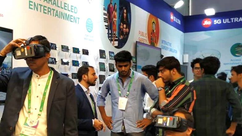 Jio,Samsung 5G: 5జీ టెక్నాలజీని తీసుకువచ్చేందుకు శాంసంగ్, జియో కసరత్తు, ఈ ఏడాది ప్రారంభం కాబోతున్న 5జీ వేలం, వెల్లడించిన కేంద్ర టెలికం శాఖ మంత్రి రవి శంకర్ ప్రసాద్, 3 రోజుల పాటు జరగనున్న ఐఎంసీ 2019 ఈవెంట్ Jio,Samsung 5G: 5జీ టెక్నాలజీని తీసుకువచ్చేందుకు శాంసంగ్, జియో కసరత్తు, ఈ ఏడాది ప్రారంభం కాబోతున్న 5జీ వేలం, వెల్లడించిన కేంద్ర టెలికం శాఖ మంత్రి రవి శంకర్ ప్రసాద్, 3 రోజుల పాటు జరగనున్న ఐఎంసీ 2019 ఈవెంట్